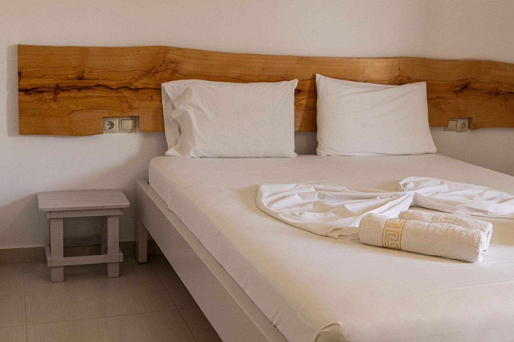The Oasis Himare